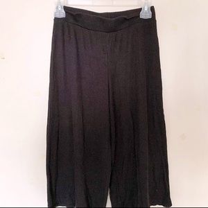 Black ribbed culottes